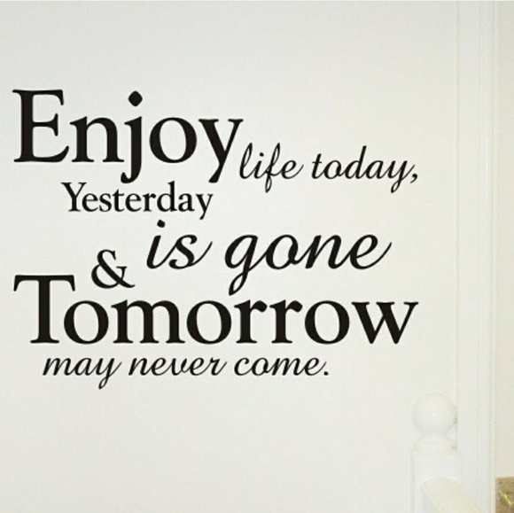 Meet your Posher, Mel - Picture 3 of 6